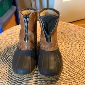 Sherpa lined duck boots w zipper